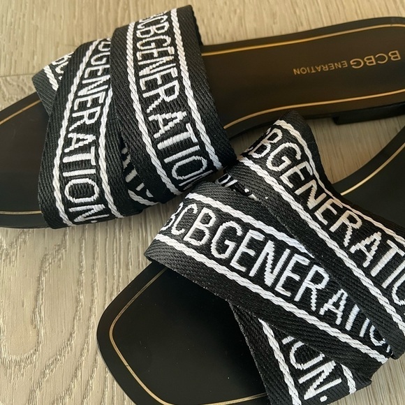 BCBGeneration BCBG Krista Black White Krista Logo Flat Sandals Slides Size 8 - Picture 2 of 6